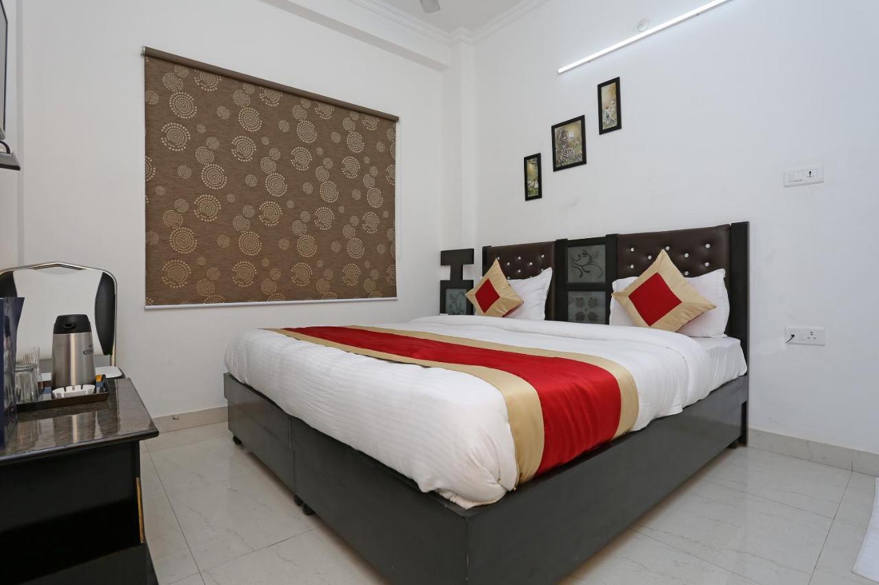 OYO 11306 SS Hotel Gorakhpur Buitenkant foto